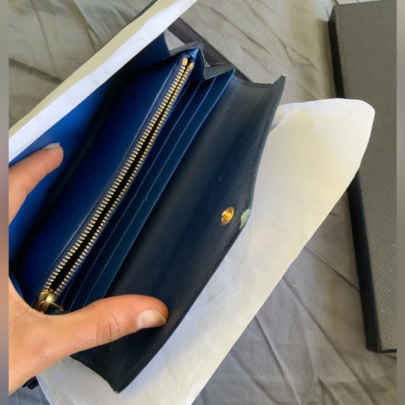 Gorgeous blue PRADA wallet - - Picture 6 of 7